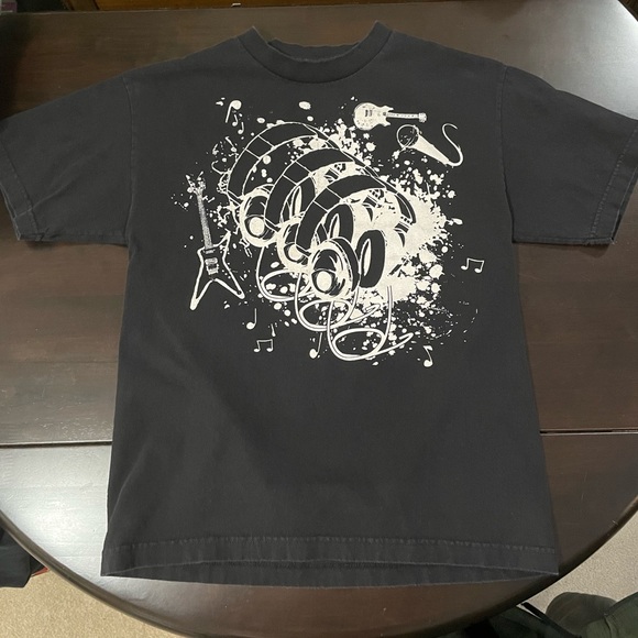 Black Headphone T-Shirt - Picture 1 of 3